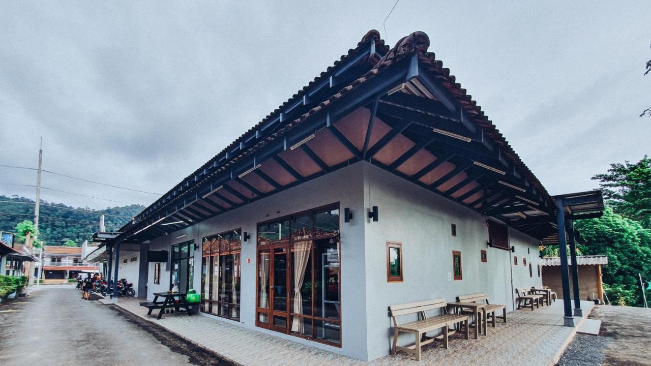 We Hostel Khaolak خاو لاك المظهر الخارجي الصورة