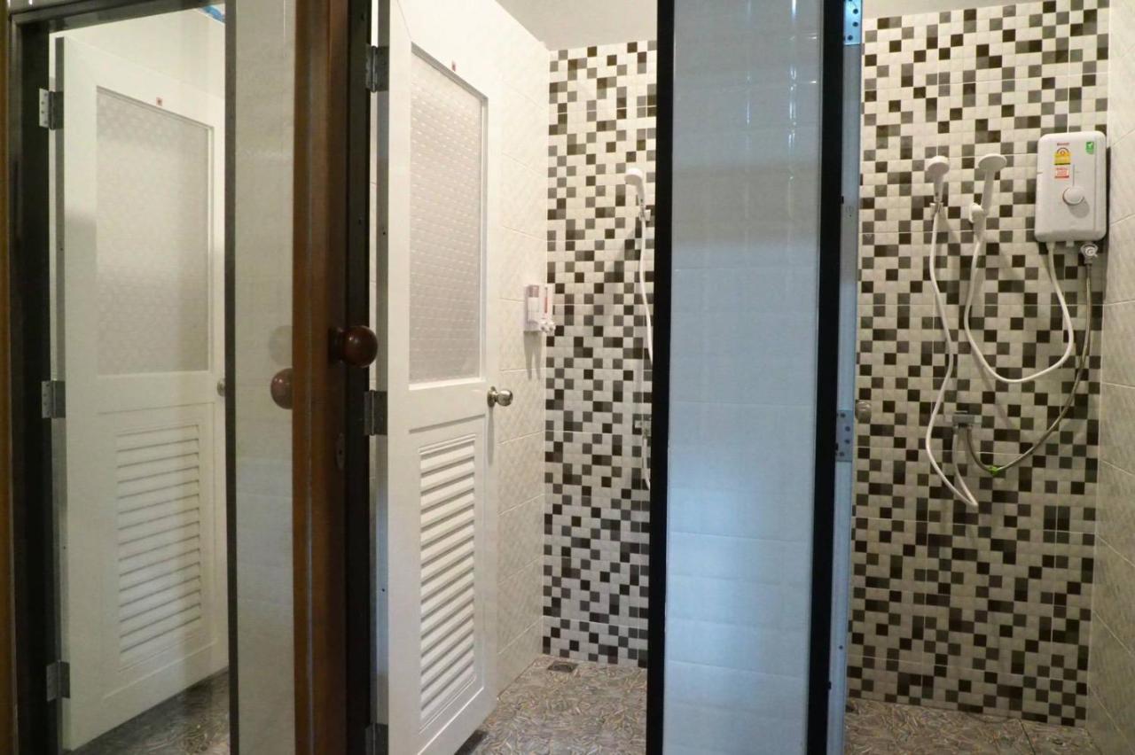 We Hostel Khaolak خاو لاك المظهر الخارجي الصورة