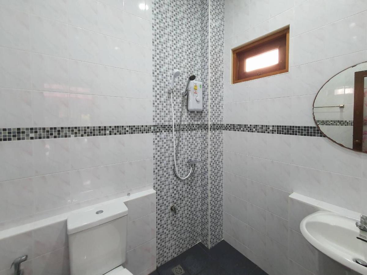 We Hostel Khaolak خاو لاك المظهر الخارجي الصورة